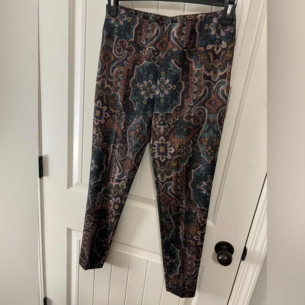 NWT Boutique Super cute skinny pants , size 6